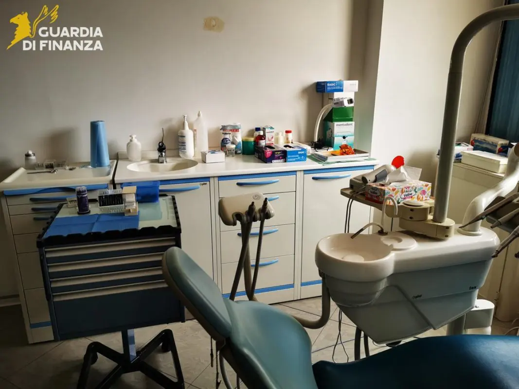 GdF Avellino – Scoperto studio odontoiatrico abusivo