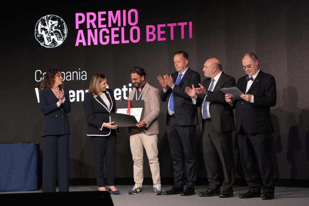 Vinitaly 2026, il Premio Angelo Betti per la Campania a Vitematta. Serluca: “Un esempio che coniuga impegno sociale e recupero delle tradizioni”