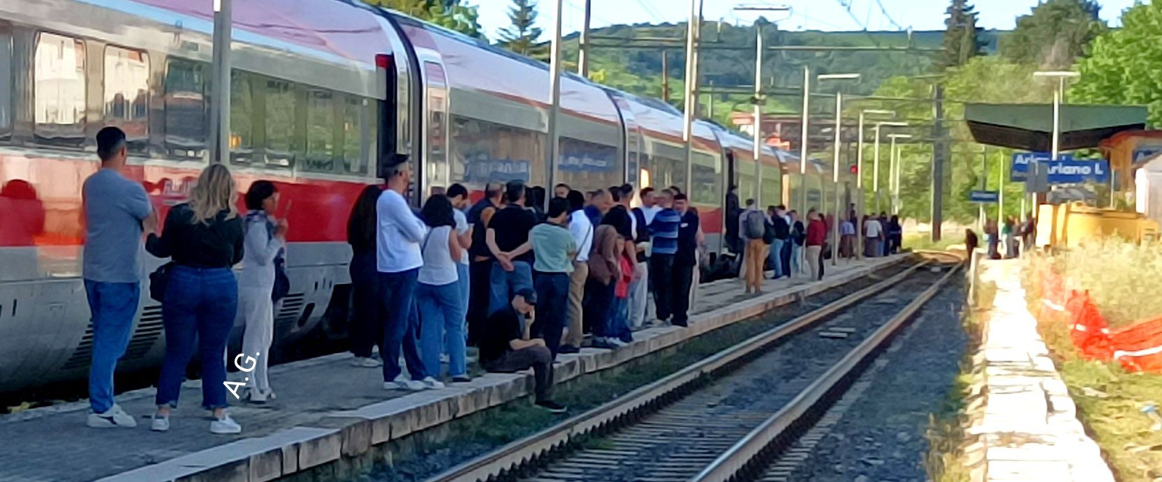 Tragedia sulla linea ferroviaria tra Montecalvo ed Ariano, uomo travolto e ucciso dal treno