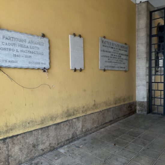 ANPI Sezione Ariano Valle Ufita – Trafugata la corona di alloro dedicata ai partigiani arianesi caduti